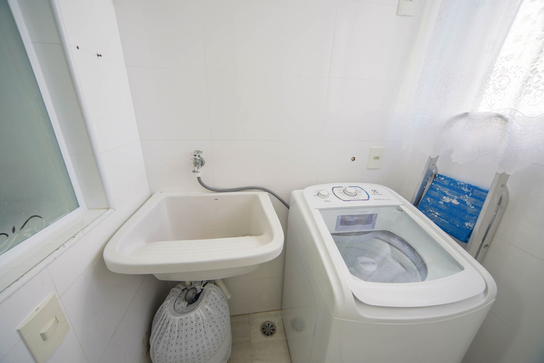 Room 3, Apto Completo com Wi-fi Ar-cond a 200m da Praia, Guarujá
