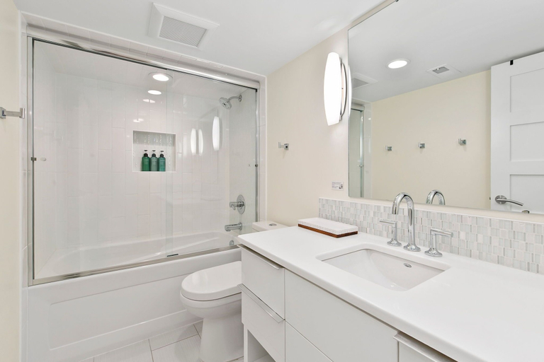 Bathroom 4, Maple Courtyard - Old Town w/ King Suite & Piano, Larimer