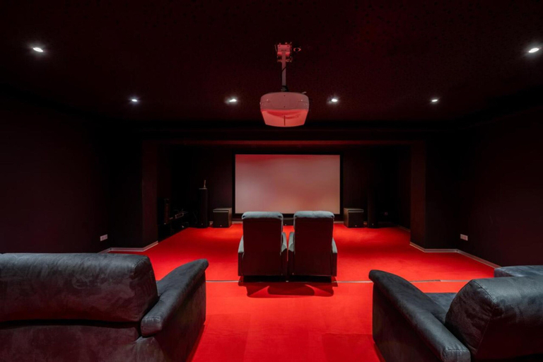 Room 5, Villa With Heated Swimming Pool spa gym and Cinema, Bouches-du-Rhône