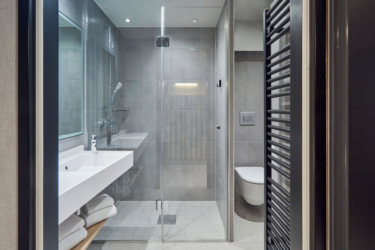 Bathroom 5, Adagio Stuttgart Neckarpark, Stuttgart