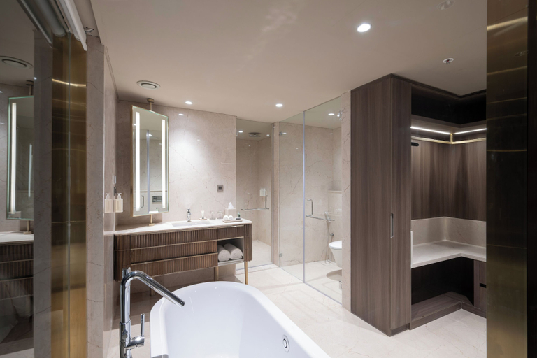 Bathroom 4, Merlis Hotel Coimbatore, Coimbatore