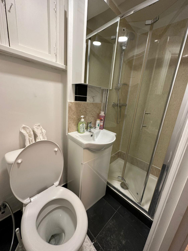 Others 3, Single Room 9, London