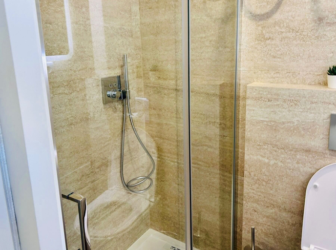 Bathroom 2, Lagos- Marina View- Guest House- Twin Room, Lagos