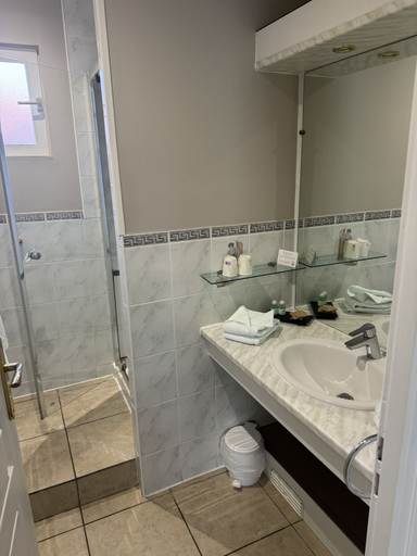 Bathroom 3, Hotel Les Augustines, Somme