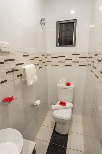 Bathroom 3, Airport Ace Villas, Ba