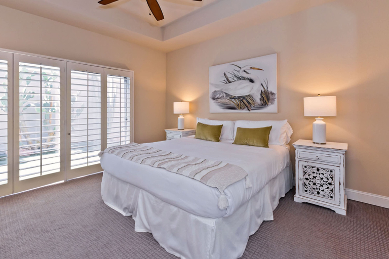 Room 2, Casa Del Rio Luxe 3BR w Pool Spa Lake Views, Riverside