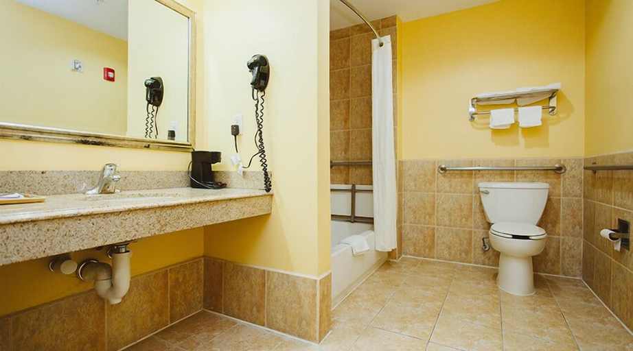 Bathroom, Scottish Inns and Suites East Sam Houston Pkwy, Houston