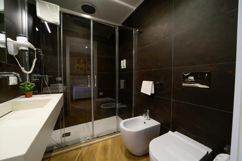 Bathroom, Maqueda Room & Suite, Palermo