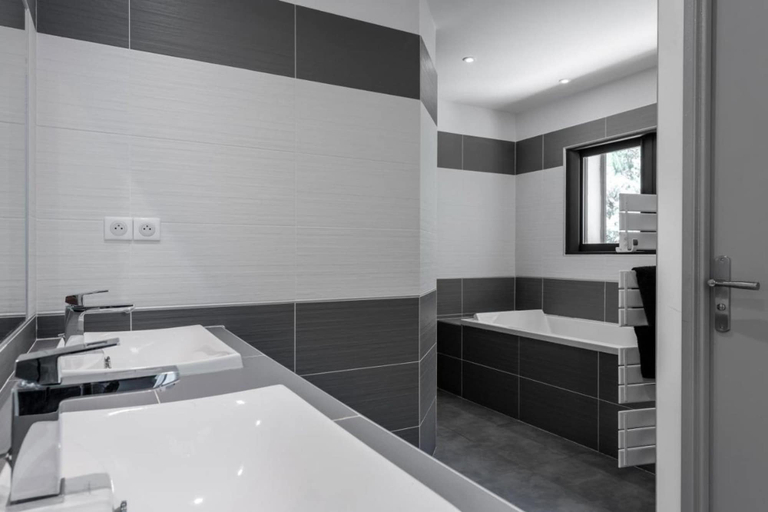 Room 4, Villa With Heated Swimming Pool spa gym and Cinema, Bouches-du-Rhône