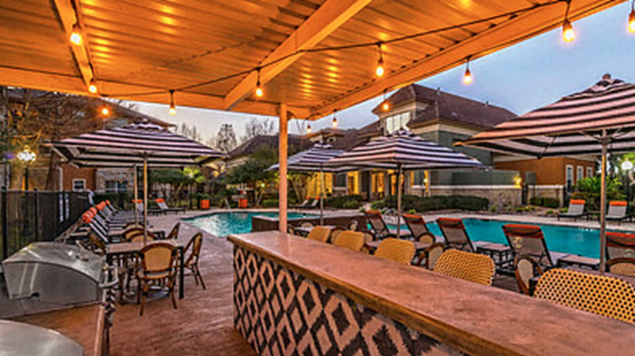 Food & Drinks, Landing Apartments Richmond, Fort Bend