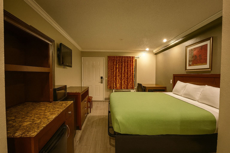 Bedroom 2, Casa Blanca Hotel - Corona, Riverside