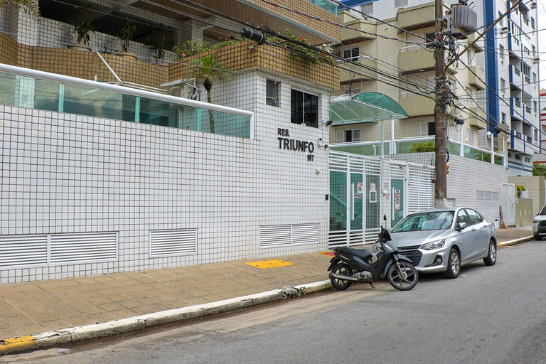 Room 4, Apto com Wi-fi ar Cond e Garagem 100m da Praia, São Vicente