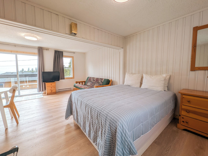Bedroom 3, Little Beach Resort, Alberni-Clayoquot