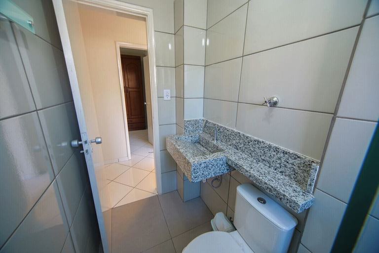 Room 2, Apto com Wi-fi Ar-condicionado e Vaga de Garagem, Guarujá