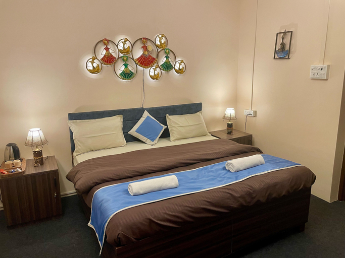 Bedroom 1, Kashi Awahan, Varanasi