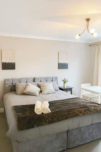 Room 2, 2 Bed Apartment - Sleeps 4 - Parking - Wifi, London