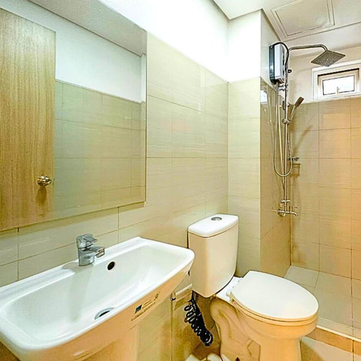 Bathroom 4, Live Just Steps Away From Mall of Asia, Pasay City