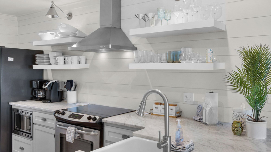 Others 3, Beachfront Townhome in Seacrest + Free Tickets: Bikes, Dolphin Cruise & More!, Walton