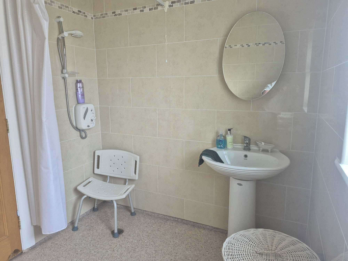 Bathroom 5, Tranquil Cottage Retreat in Kells, Leitrim