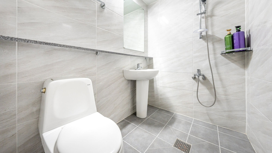 Bathroom 4, Yeongdeok January and February Pension, Yeongdeok