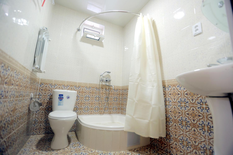 Bathroom 2, Yulduz Hotel, Xiva