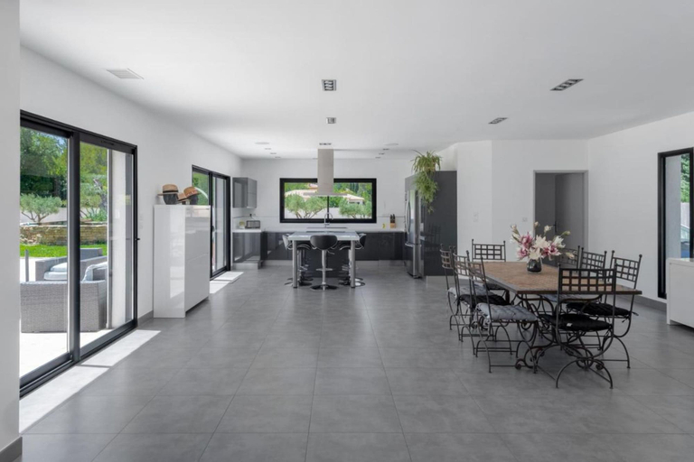 Room 2, Villa With Heated Swimming Pool spa gym and Cinema, Bouches-du-Rhône