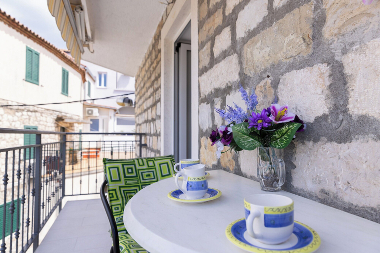 Outdoor dining 2, A Apartment Near Beach With two Balconies, Kaštela