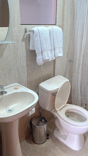 Bathroom 3, Les Sorciers ooo, Cusco