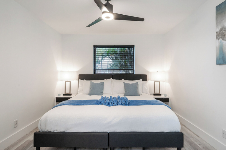 Room 5, Fox Island Heated Spa - Downtown & Beach, Broward