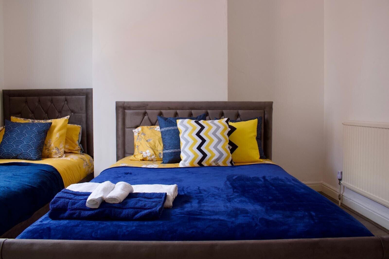 Room 5, Green Corner House Sleeps 6 & Free Parking, Nottingham