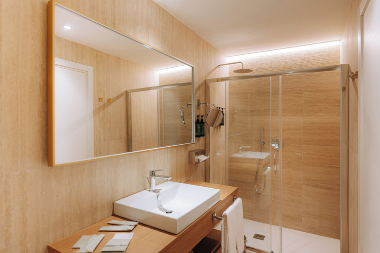 Bathroom 3, Mövenpick Hotel Bari, Bari