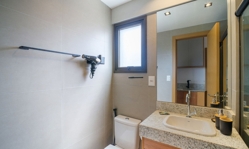 Bathroom 3, Beachfront Building With Swimming Pool in Barra in SSA - SPB, Salvador