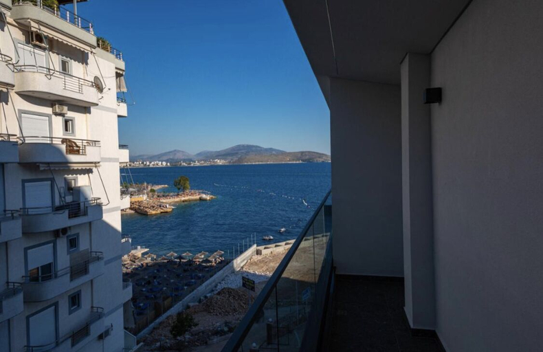 Others 5, Hotel Portanova, Sarandës