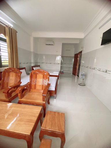 Others 5, Nha Nghi Hoang Khanh, Cờ Đỏ
