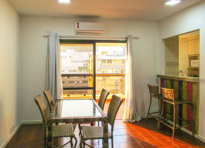 Room 2, Apto a 200 m da Praia das Pitangueiras-guaruj SP, Guarujá