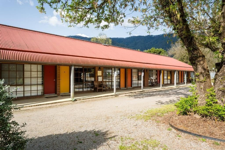 Exterior 3, Harrietville Snowline Hotel, Alpine - East
