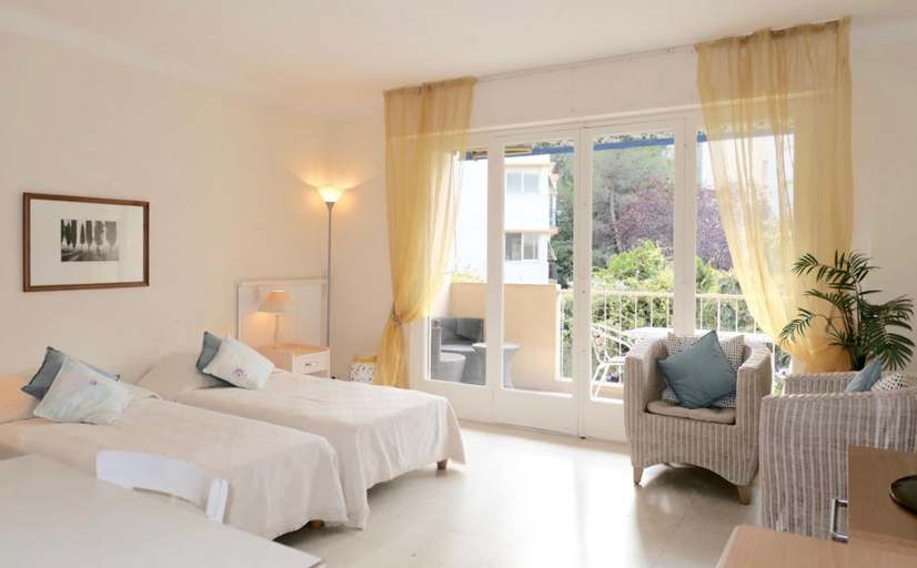 Room 4, Large Studio apt for 2 With Balcony Walking Distance Croisette - 1977, Alpes-Maritimes