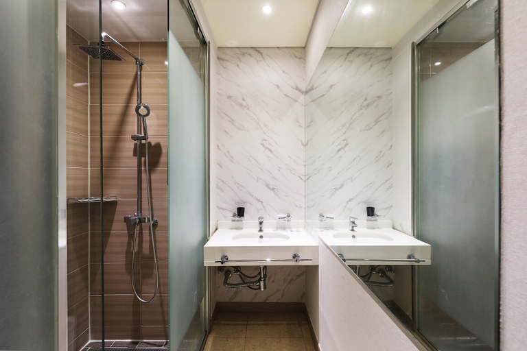 Bathroom 4, Hotel The Sea Star, Jung