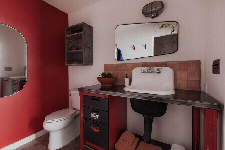 Bathroom 4, Motel Marfa, Presidio