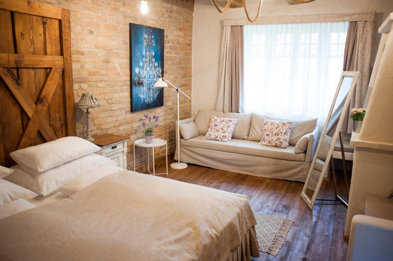 Others 5, Pajta Apartman es Vendeghaz, Tata