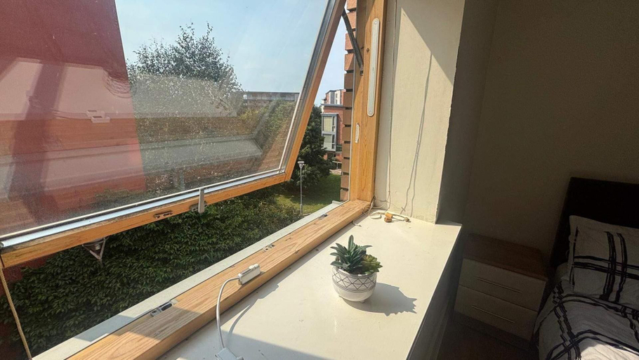 Interior 2, Lovely 2-Bed Apartment -Sleeps 5 & Parking, Dublin