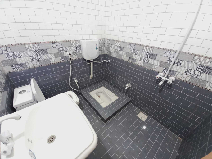 Bathroom 4, Cosy Inn Guest House Karachi, Karachi