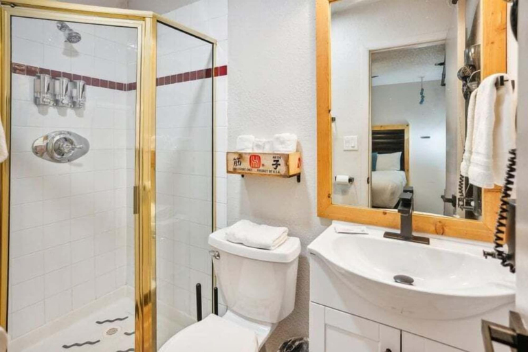 Bathroom 5, Highliner Hotel, Anchorage