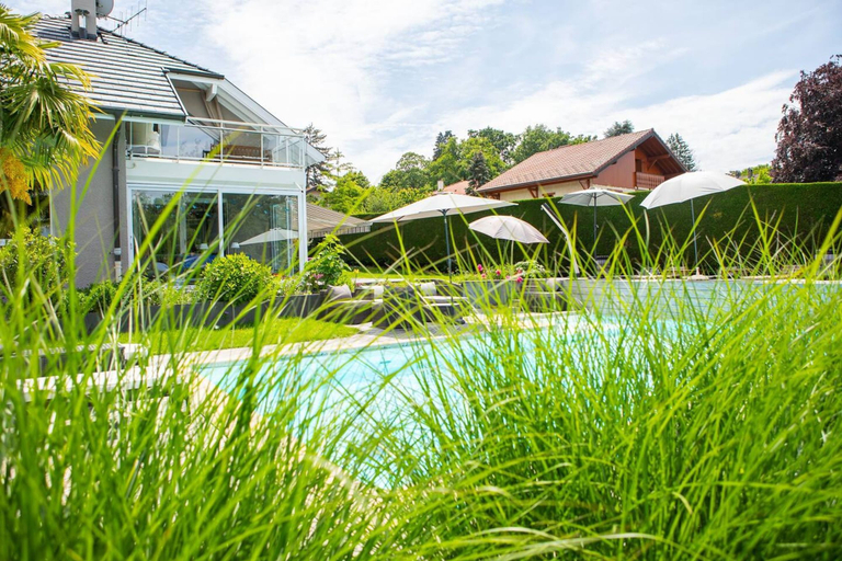 Room 3, Villa au Bord du lac Avec Piscine Privee et Acces Direct au lac, Haute-Savoie
