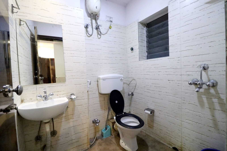 Bathroom 5, hotel best buy, Kolkata
