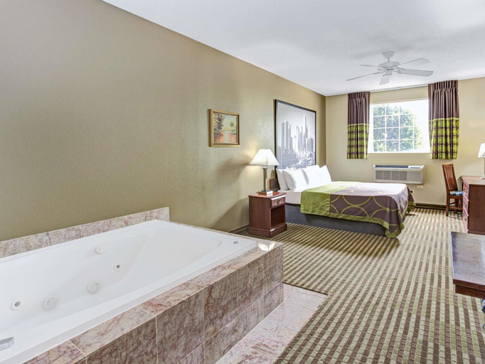 Bedroom 3, Super 8 by Wyndham Gurnee, Lake