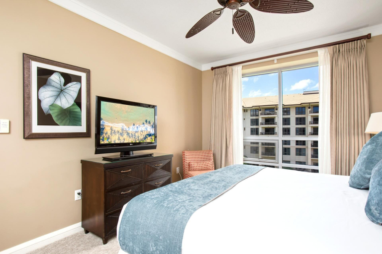 Room 1, Honua Kai Hokulani Collection by KBM - 2 Units on same floor (406/409), Maui