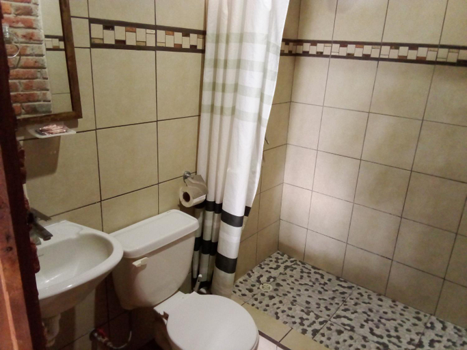 Bathroom 3, La Fogata, Puerto López