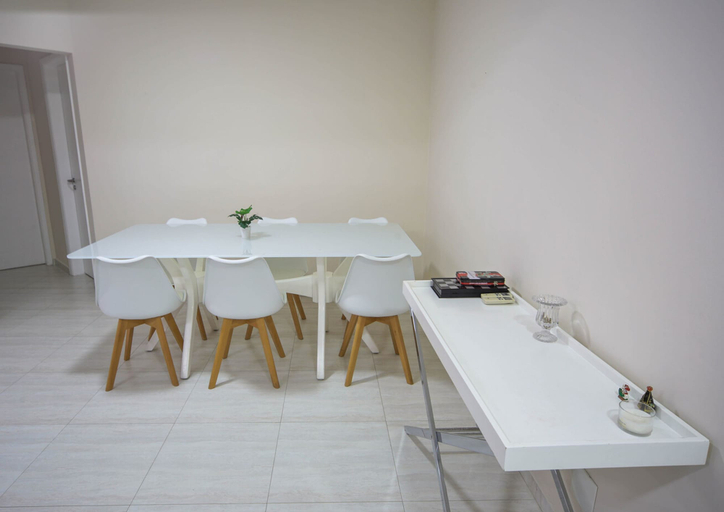 Room 2, Apto Completo com Wi-fi Ar-cond a 200m da Praia, Guarujá