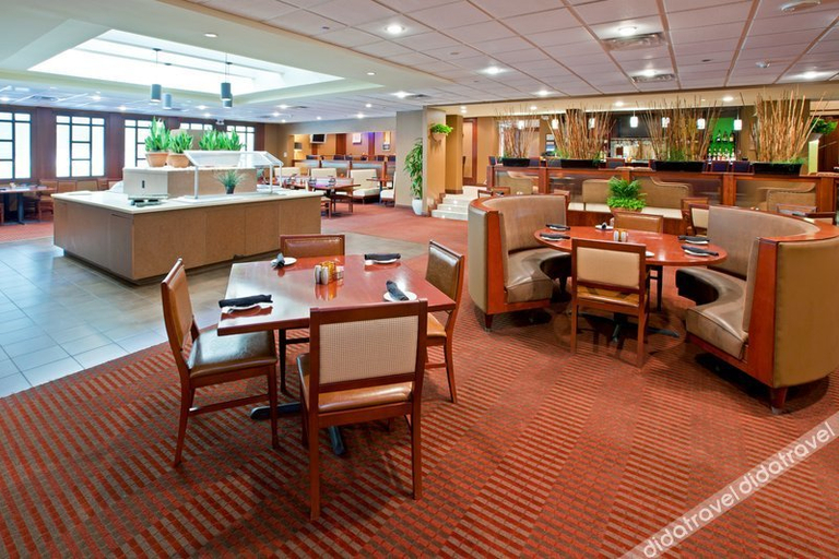 Food & Drinks 4, Delta Hotels Marriott Cincinnati Sharonville, Cincinnati